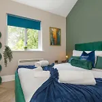 Oakwood With Hot Tubs York * Skipwith