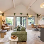 Oakwood With Hot Tubs York * Skipwith