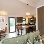 Oakwood With Hot Tubs York