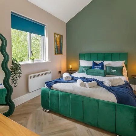 Oakwood With Hot Tubs York Apartment Skipwith