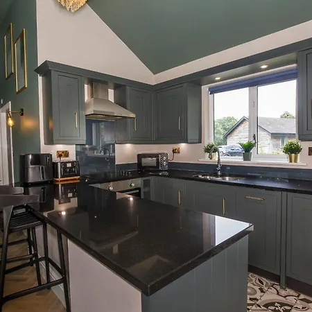 Oakwood With Hot Tubs York Apartment Skipwith