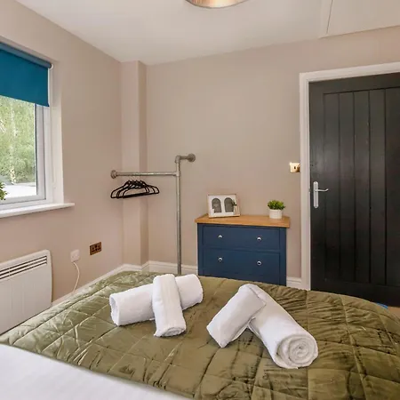 Oakwood With Hot Tubs York Apartment