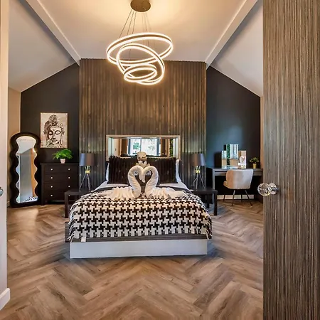 Oakwood With Hot Tubs York * Skipwith