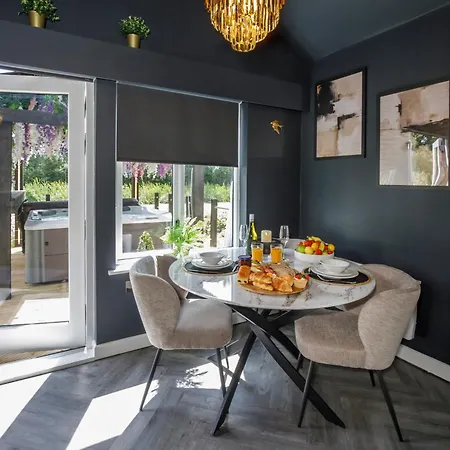 Apartment Oakwood With Hot Tubs York Skipwith