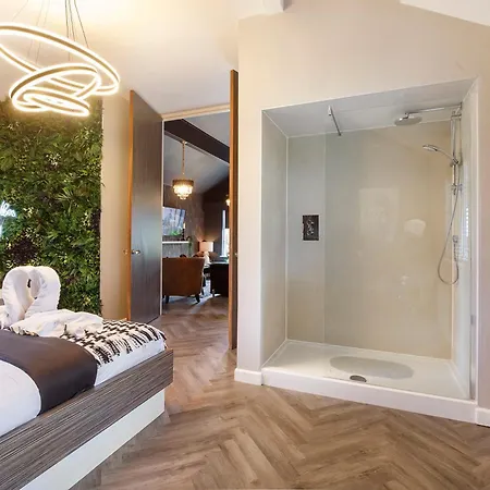 Oakwood With Hot Tubs York Apartment *