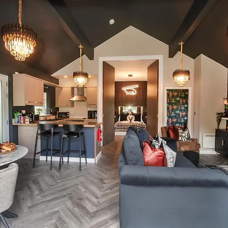 Oakwood With Hot Tubs York * Skipwith