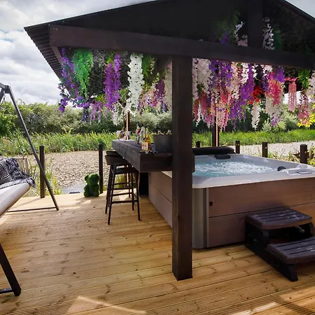 Oakwood With Hot Tubs York Skipwith