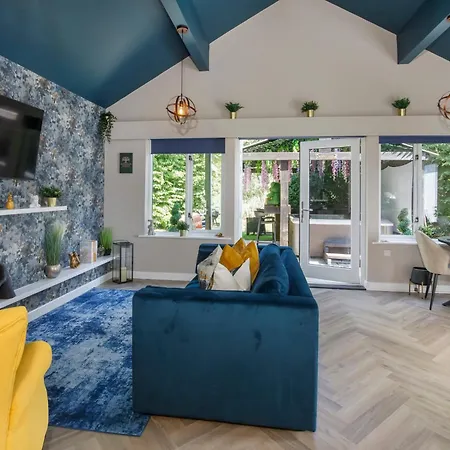 Oakwood With Hot Tubs York