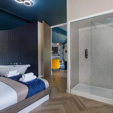 Oakwood With Hot Tubs York * Skipwith