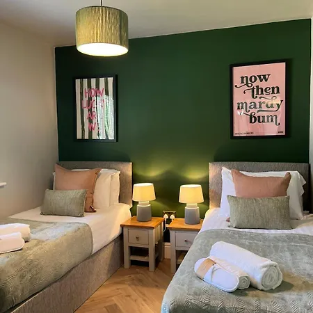 Oakwood With Hot Tubs York * Skipwith