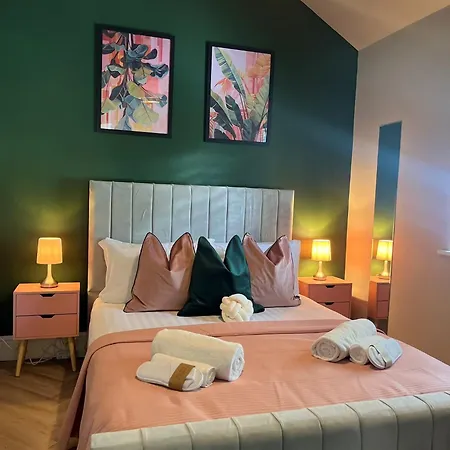 Oakwood With Hot Tubs York *