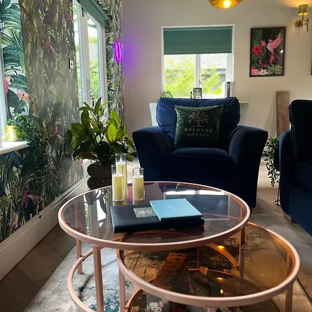 Oakwood With Hot Tubs York * Skipwith