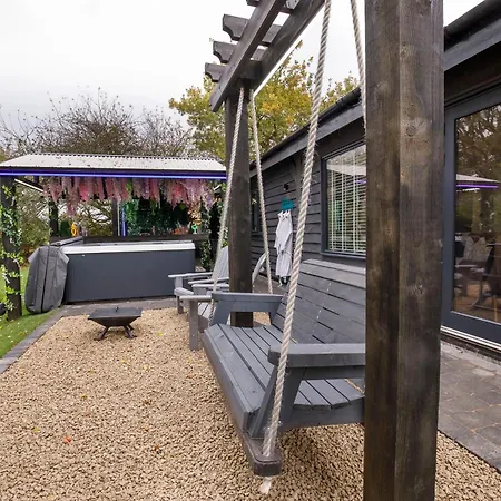 Oakwood With Hot Tubs York