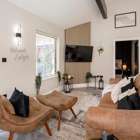 Oakwood With Hot Tubs York Apartment