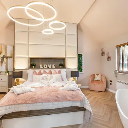 Oakwood With Hot Tubs York Apartment