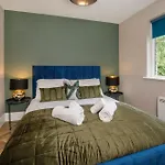 Oakwood With Hot Tubs York Apartment Skipwith