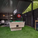 Oakwood With Hot Tubs York *