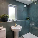 Oakwood With Hot Tubs York