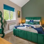 Oakwood With Hot Tubs York Apartment Skipwith