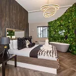 Oakwood With Hot Tubs York Apartment *