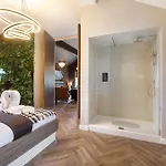 Oakwood With Hot Tubs York Apartment *