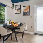 Apartment Oakwood With Hot Tubs York Skipwith