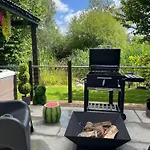 Oakwood With Hot Tubs York Apartment Skipwith